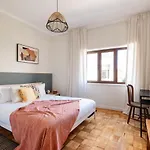 Trendy And Modern 3br Family