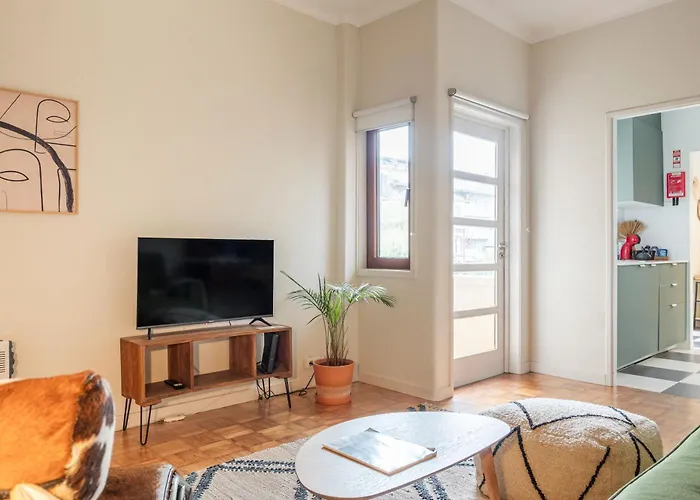 Trendy And Modern 3br Family דירה