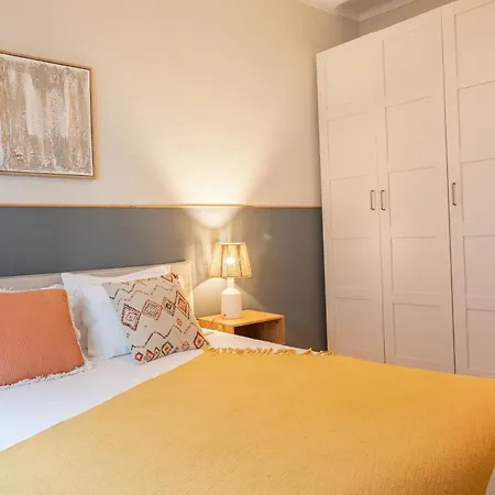 Trendy And Modern 3br Family Oporto