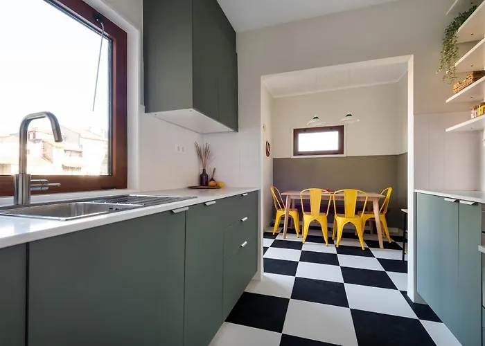 Trendy And Modern 3br Family アパート