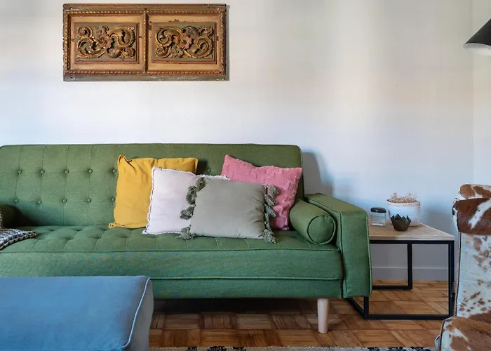 Trendy And Modern 3br Family