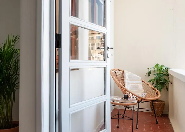 Trendy And Modern 3br Family