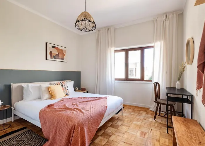 Trendy And Modern 3br Family