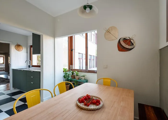 Apartment Trendy And Modern 3br Family